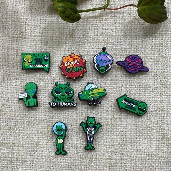 Alien Extraterrestrial Space Croc Shoe Charms 10pc New - Picture 4 of 4